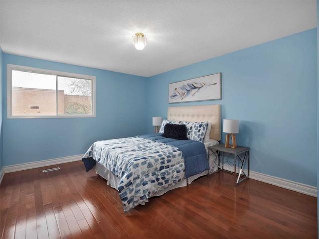 74 Upton Cres, House detached with 3 bedrooms, 3 bathrooms and 6 parking in Markham ON | Image 11