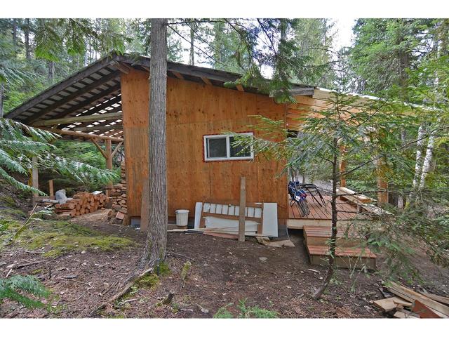 8907 Martens Road, House detached with 3 bedrooms, 2 bathrooms and null parking in Central Kootenay H BC | Image 66