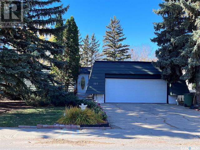 227 Lockwood Road, House detached with 4 bedrooms, 2 bathrooms and null parking in Regina SK | Image 1