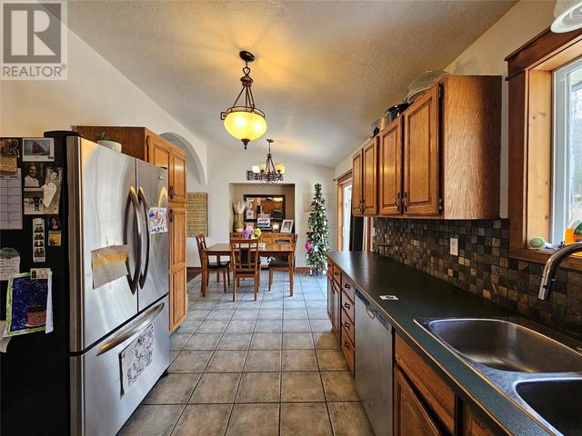 5124 45 Avenue Nw, House detached with 4 bedrooms, 2 bathrooms and 1 parking in Chetwynd BC | Image 4