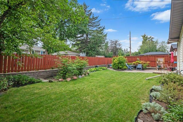 25 Malibou Road Sw, House detached with 5 bedrooms, 2 bathrooms and 3 parking in Calgary AB | Image 12
