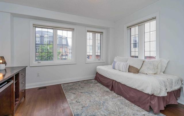 2260 Gerrard St E, Townhouse with 3 bedrooms, 3 bathrooms and 2 parking in Toronto ON | Image 16