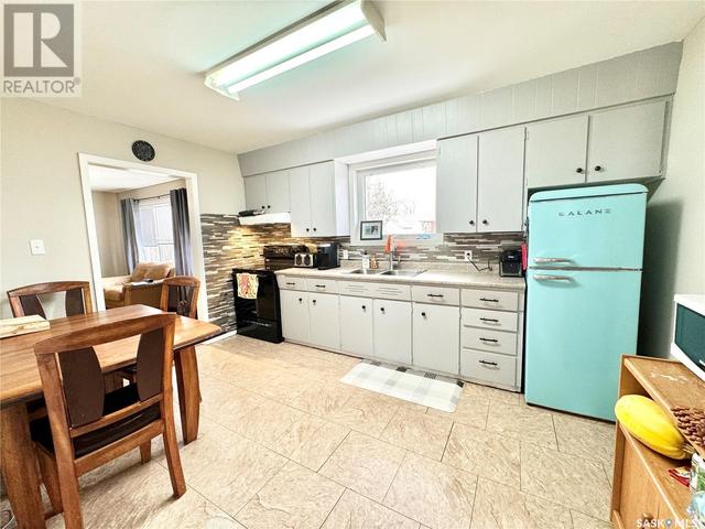 213 2nd Avenue E, House detached with 2 bedrooms, 1 bathrooms and null parking in Shellbrook SK | Image 2