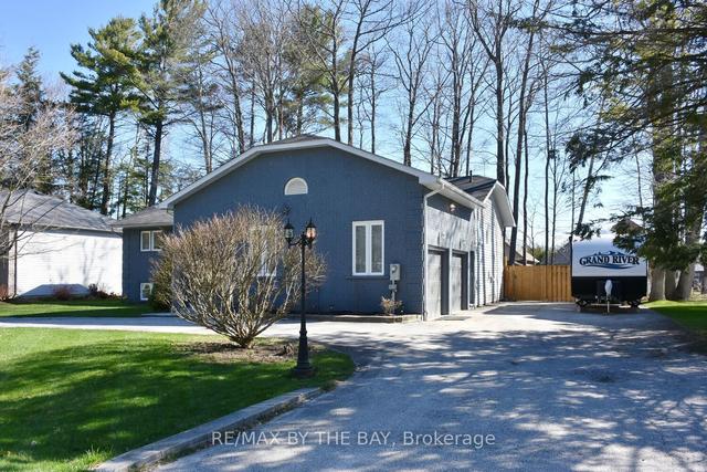 52 Downer Cres, House detached with 4 bedrooms, 4 bathrooms and 9 parking in Wasaga Beach ON | Image 12