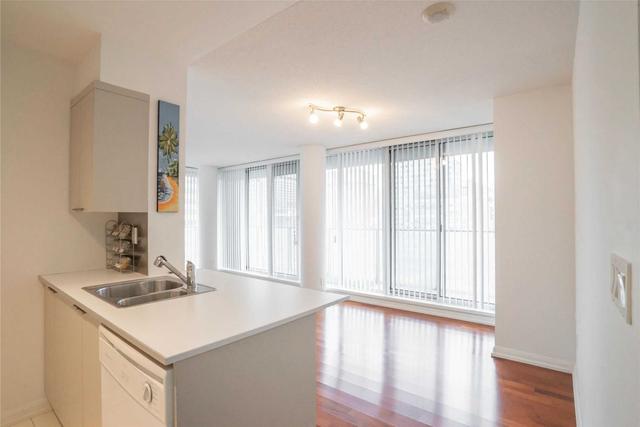 1026 - 111 Elizabeth St, Condo with 1 bedrooms, 1 bathrooms and 1 parking in Toronto ON | Image 5