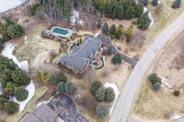 4 High Forest Crt, House detached with 3 bedrooms, 5 bathrooms and 13 parking in Caledon ON | Image 1