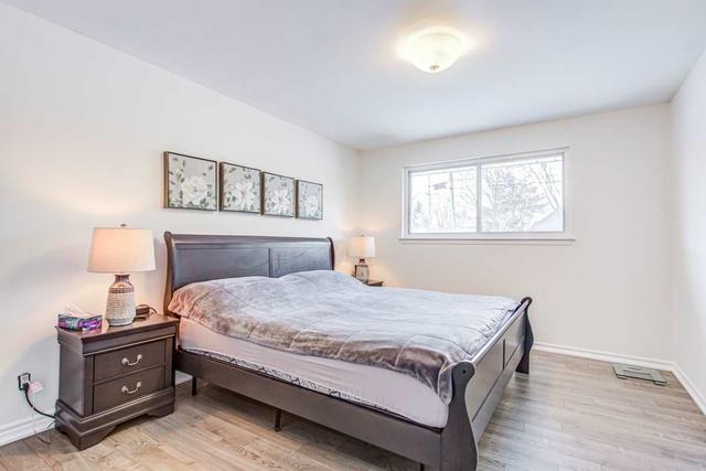 1018 Srigley St, House detached with 3 bedrooms, 2 bathrooms and 8 parking in Newmarket ON | Image 5