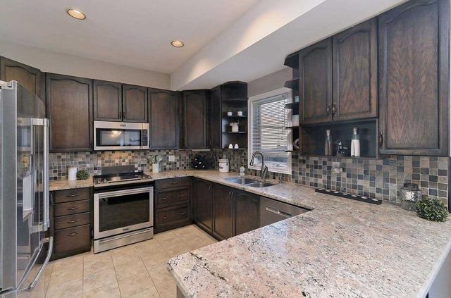 861 Wildflower Crt, House detached with 3 bedrooms, 4 bathrooms and 6 parking in Oshawa ON | Image 34