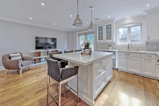 665 Millwood Rd, House semidetached with 3 bedrooms, 4 bathrooms and 2 parking in Toronto ON | Image 3
