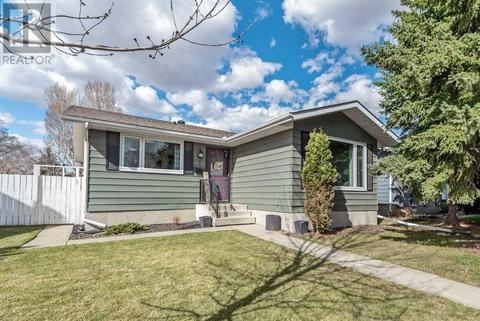 7 Pearson Crescent, Red Deer, AB, T4P1L8 | Card Image