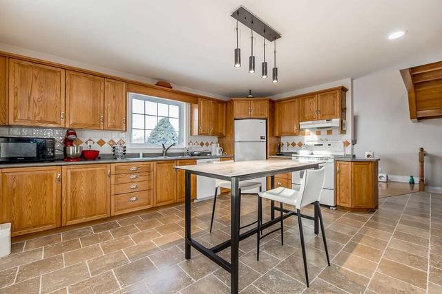 1588 Moonstone Rd W, House detached with 2 bedrooms, 2 bathrooms and 22 parking in Oro Medonte ON | Image 11