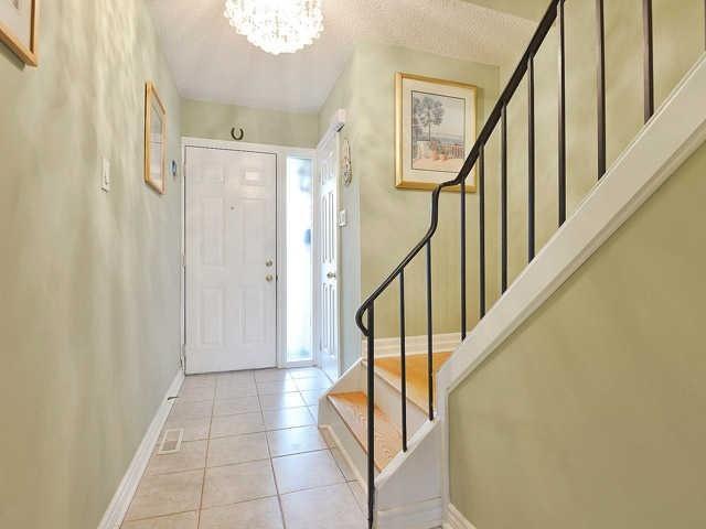 100 - 2315 Bromsgrove Rd, Townhouse with 3 bedrooms, 3 bathrooms and 1 parking in Mississauga ON | Image 2