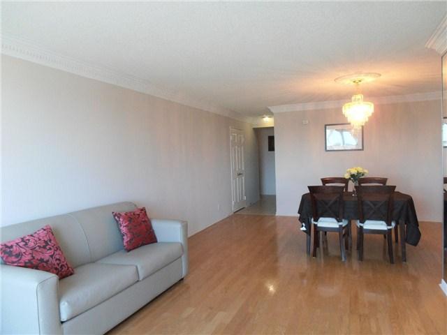 1806 - 8 Lee Centre Dr, Condo with 4 bedrooms, 3 bathrooms and 2 parking in Toronto ON | Image 4