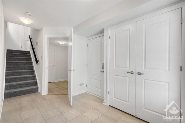 306 Shepperton Street, Townhouse with 2 bedrooms, 3 bathrooms and 3 parking in Ottawa ON | Image 2