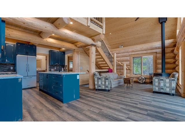 682 Lower Inonoaklin Rd, House detached with 3 bedrooms, 3 bathrooms and 10 parking in Central Kootenay K BC | Image 13