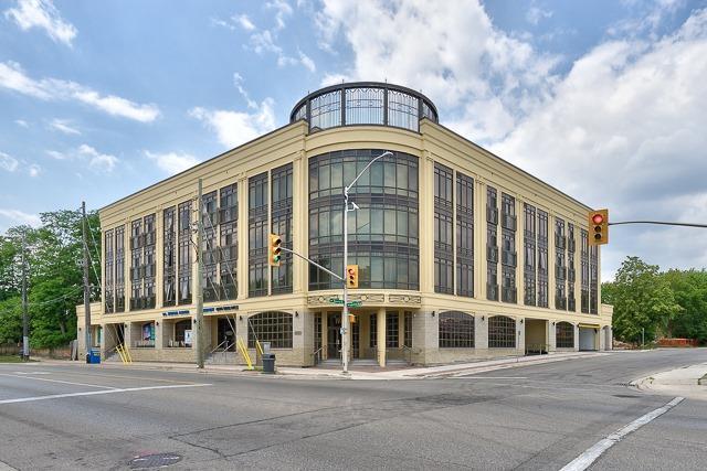 302 - 205 Lakeshore Rd W, Condo with 2 bedrooms, 2 bathrooms and 1 parking in Oakville ON | Image 1
