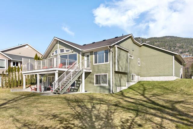 755 Waterloo Road, House detached with 4 bedrooms, 3 bathrooms and null parking in Central Kootenay J BC | Image 4