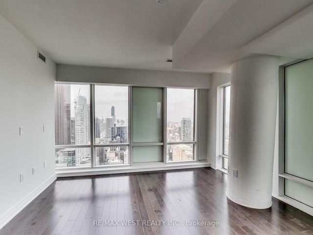 4407 - 8 The Esplanade Ave, Condo with 2 bedrooms, 2 bathrooms and 1 parking in Toronto ON | Image 26