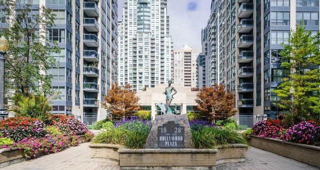 1800 - 18 Hollywood Ave, Condo with 3 bedrooms, 2 bathrooms and 1 parking in Toronto ON | Image 1