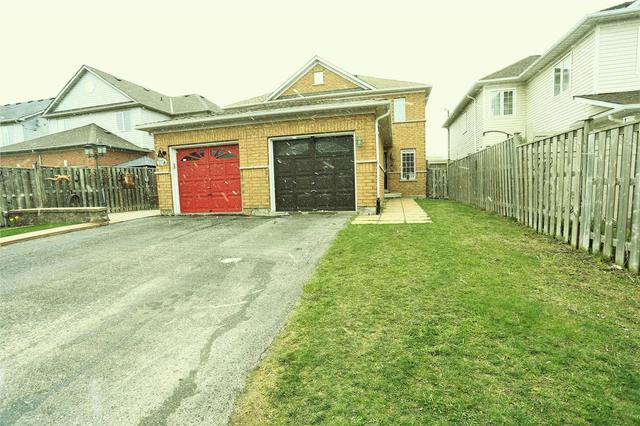 1114 Davis Lane, House semidetached with 3 bedrooms, 4 bathrooms and 4 parking in Milton ON | Image 1