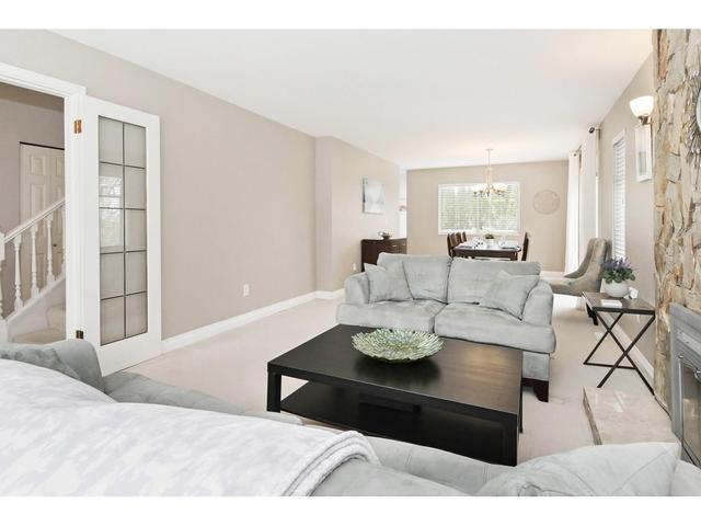 13435 61a Avenue, House detached with 4 bedrooms, 3 bathrooms and 4 parking in Surrey BC | Image 4
