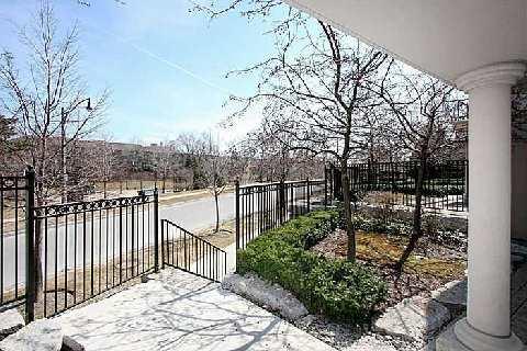 th 9 - 8 Rean Dr, Townhouse with 3 bedrooms, 4 bathrooms and 2 parking in Toronto ON | Image 4