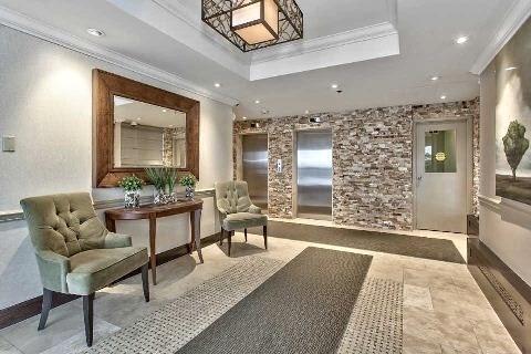 709 - 212 Kerr St, Condo with 1 bedrooms, 1 bathrooms and 1 parking in Oakville ON | Image 2