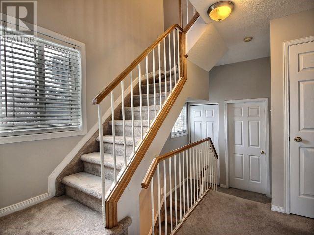 1801 Loranger Crt, Townhouse with 3 bedrooms, 2 bathrooms and 1 parking in Ottawa ON | Image 8