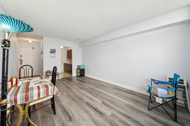 711 - 200 Lotherton Ptwy N, Condo with 2 bedrooms, 1 bathrooms and 1 parking in Toronto ON | Image 4