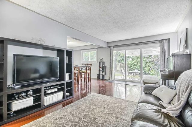 653 Berwick Cres, House semidetached with 4 bedrooms, 2 bathrooms and 3 parking in Oshawa ON | Image 9