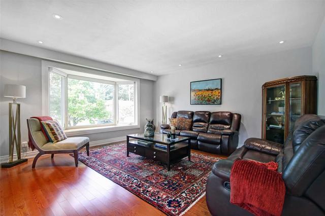 55 Gardentree St, House detached with 3 bedrooms, 2 bathrooms and 3 parking in Toronto ON | Image 15