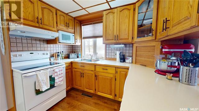 302 2nd Avenue E, House detached with 3 bedrooms, 2 bathrooms and null parking in Blaine Lake SK | Image 4