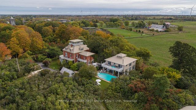 1 Thunder Rd, House detached with 6 bedrooms, 3 bathrooms and 11 parking in Frontenac Islands ON | Image 1
