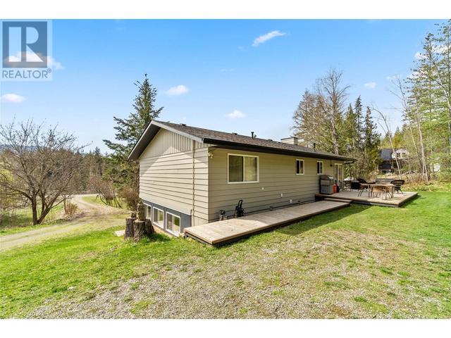 6823 Charleson Road, House detached with 4 bedrooms, 2 bathrooms and null parking in Columbia Shuswap F BC | Image 37