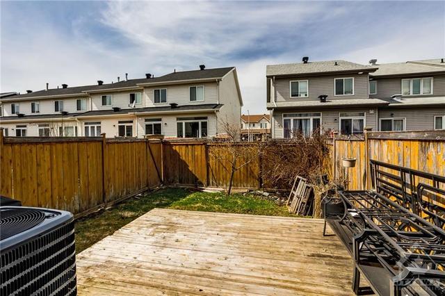 411 Fosterbrook Avenue, Townhouse with 3 bedrooms, 2 bathrooms and 2 parking in Ottawa ON | Image 20
