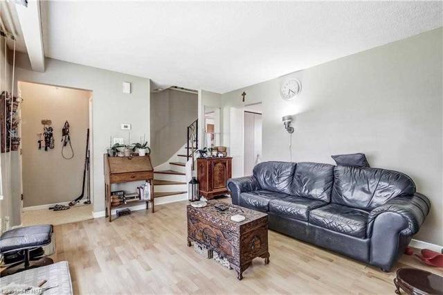 8099 Aintree Dr, House semidetached with 3 bedrooms, 2 bathrooms and 3 parking in Niagara Falls ON | Image 16