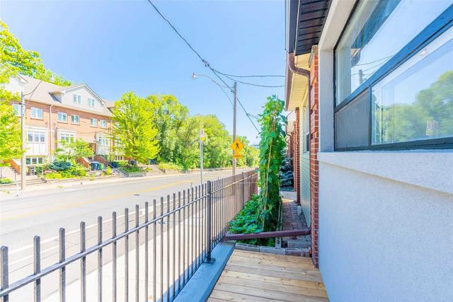 902 Woodbine Ave, House semidetached with 3 bedrooms, 3 bathrooms and 2 parking in Toronto ON | Image 29