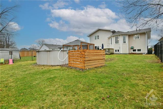 34 Fairview Crescent, House detached with 3 bedrooms, 3 bathrooms and 4 parking in Arnprior ON | Image 27