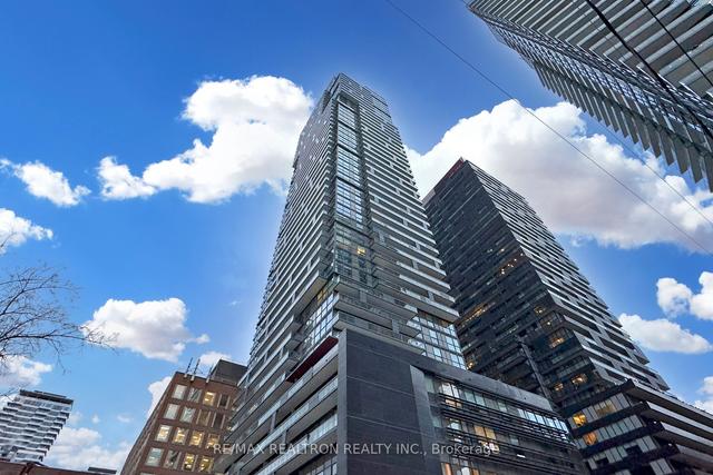 606 - 39 Roehampton Ave, Condo with 2 bedrooms, 2 bathrooms and 0 parking in Toronto ON | Image 1