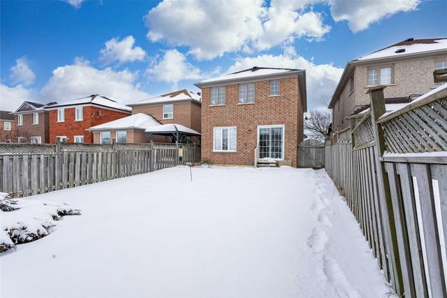 27 Loons Call Cres, House detached with 3 bedrooms, 3 bathrooms and 3 parking in Brampton ON | Image 2