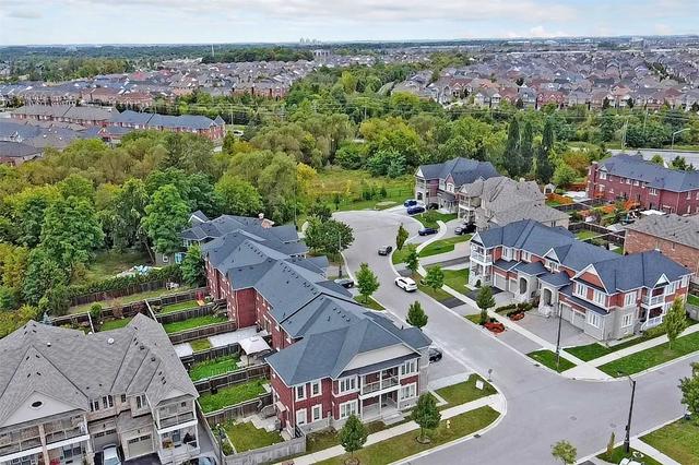 2 Moore's Crt, House attached with 4 bedrooms, 3 bathrooms and 3 parking in Markham ON | Image 26