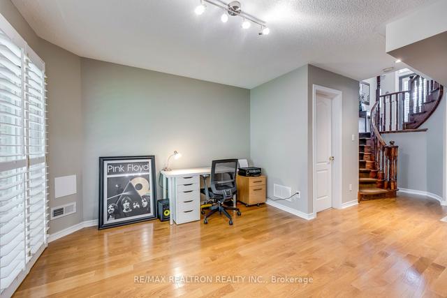 35 - 193 La Rose Ave, Townhouse with 2 bedrooms, 4 bathrooms and 2 parking in Toronto ON | Image 16