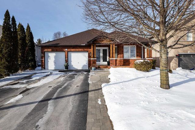 1365 White Cres, House detached with 2 bedrooms, 3 bathrooms and 8 parking in Peterborough ON | Image 1