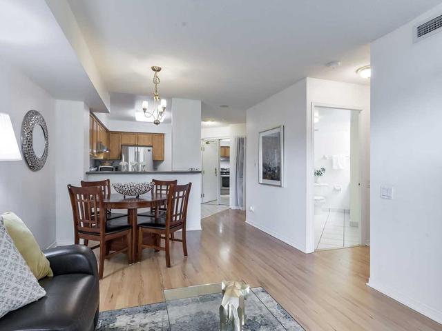 305 - 5 Emerald Lane, Condo with 2 bedrooms, 1 bathrooms and 1 parking in Vaughan ON | Image 8