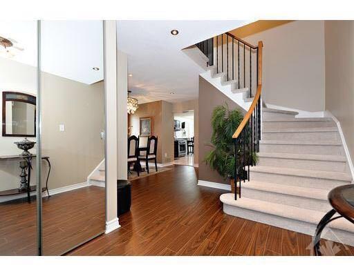563 Latour Crescent, Townhouse with 3 bedrooms, 3 bathrooms and 4 parking in Ottawa ON | Image 2