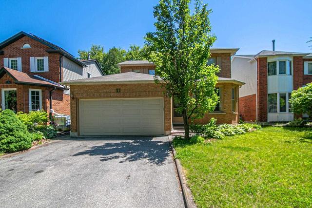 11 Houghton Crt, House detached with 3 bedrooms, 3 bathrooms and 6 parking in Whitby ON | Image 1