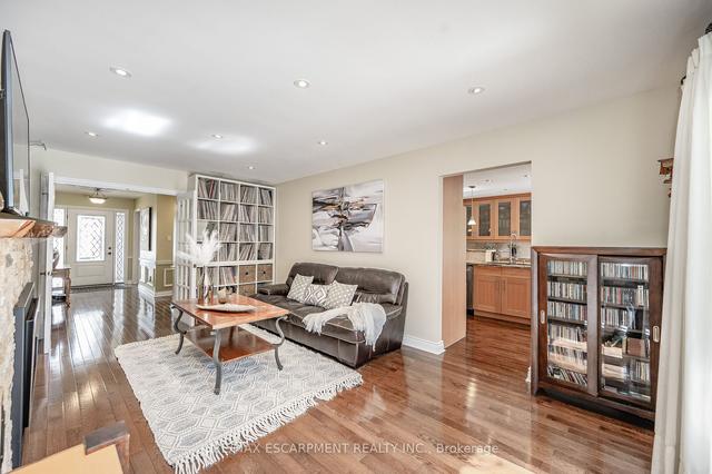 8 Bethany Crt, House detached with 3 bedrooms, 4 bathrooms and 6 parking in Hamilton ON | Image 6