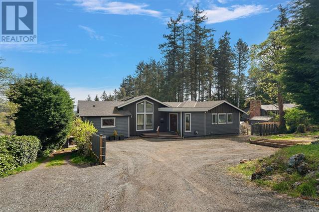 5675 Wellsview Rd, House detached with 5 bedrooms, 4 bathrooms and 10 parking in Saanich BC | Image 1