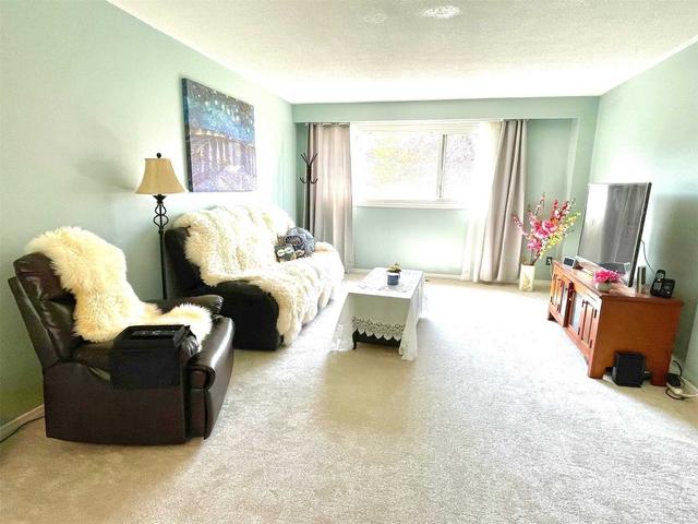 122 Song Meadoway, Townhouse with 3 bedrooms, 2 bathrooms and 2 parking in Toronto ON | Image 13