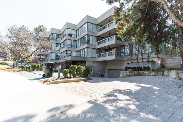 405 - 2545 Bloor St W, Condo with 2 bedrooms, 2 bathrooms and 1 parking in Toronto ON | Image 12